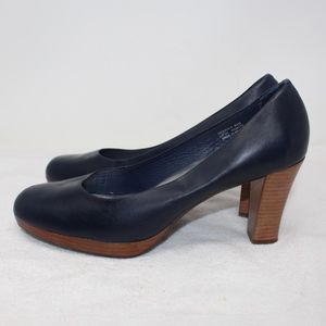 LL Bean Blue Leather High Heels Size 8.5